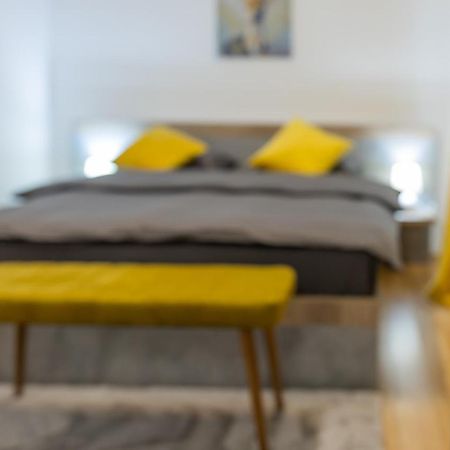 Luxury 2 Bedroom Holiday Apartment Piteşti Eksteriør billede