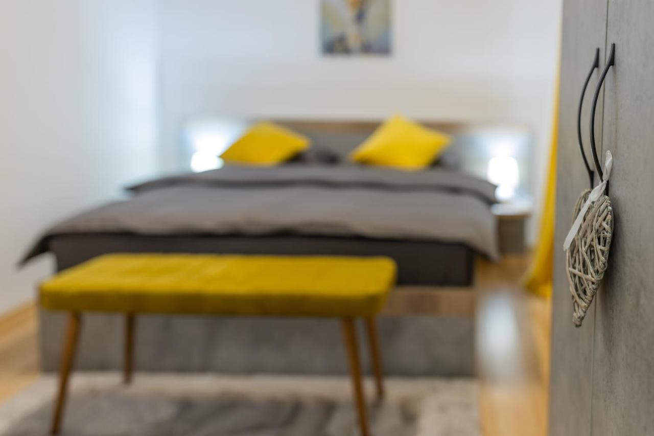 Luxury 2 Bedroom Holiday Apartment Piteşti Eksteriør billede