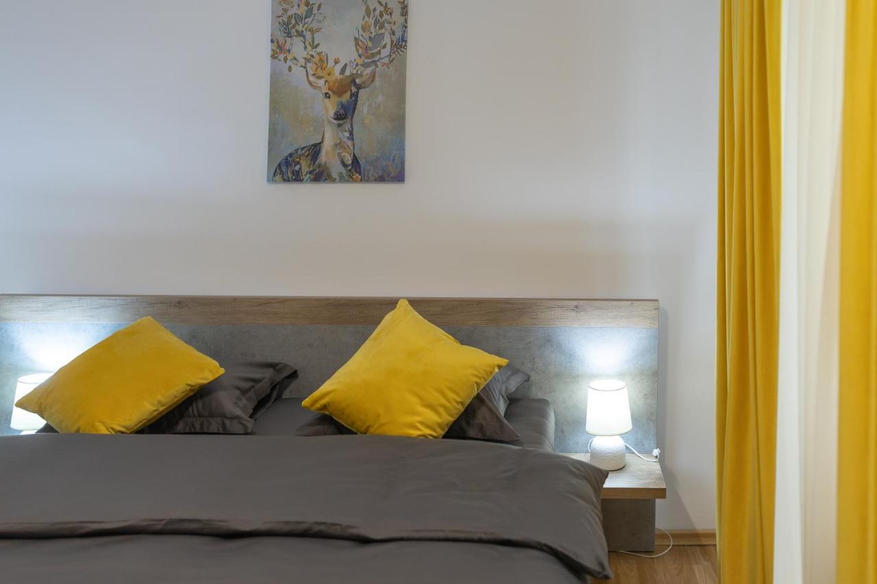 Luxury 2 Bedroom Holiday Apartment Piteşti Eksteriør billede