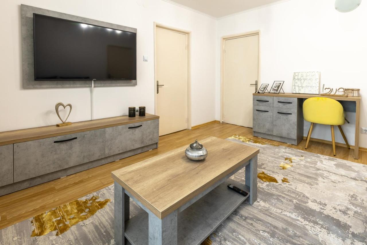 Luxury 2 Bedroom Holiday Apartment Piteşti Eksteriør billede