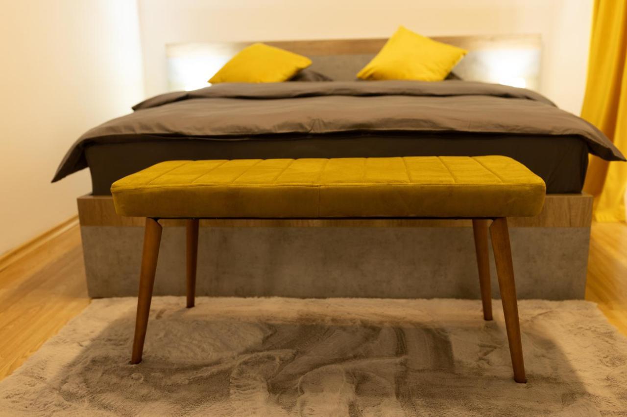 Luxury 2 Bedroom Holiday Apartment Piteşti Eksteriør billede