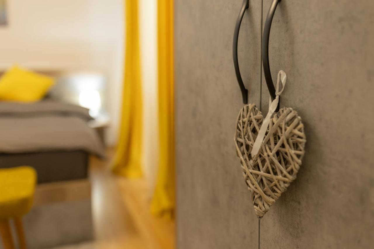 Luxury 2 Bedroom Holiday Apartment Piteşti Eksteriør billede